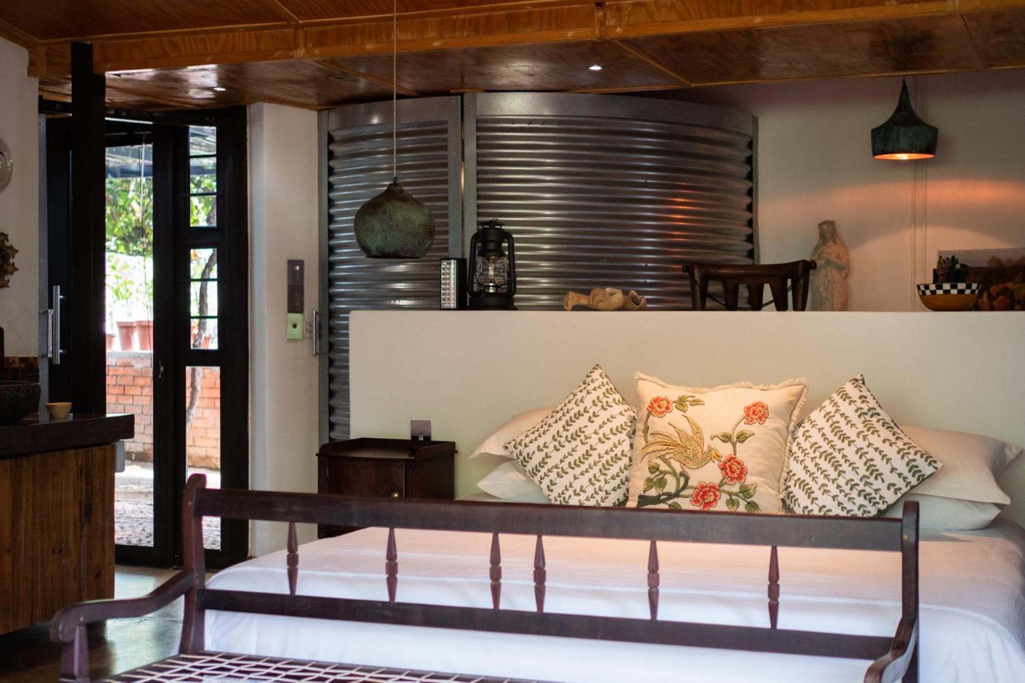 Liedjiesbos Urban Olive Farm Bed & Breakfast Блоемфонтейн Екстериор снимка